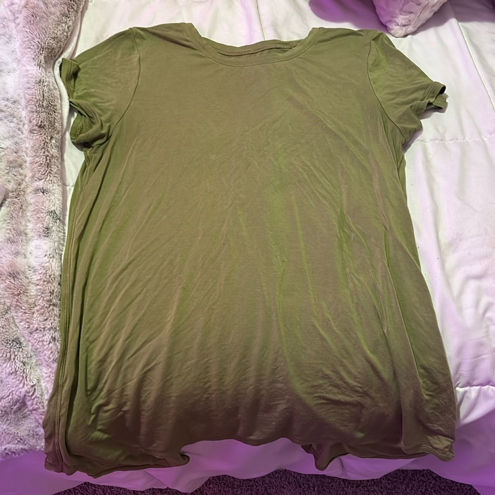 Lululemon t-shirt